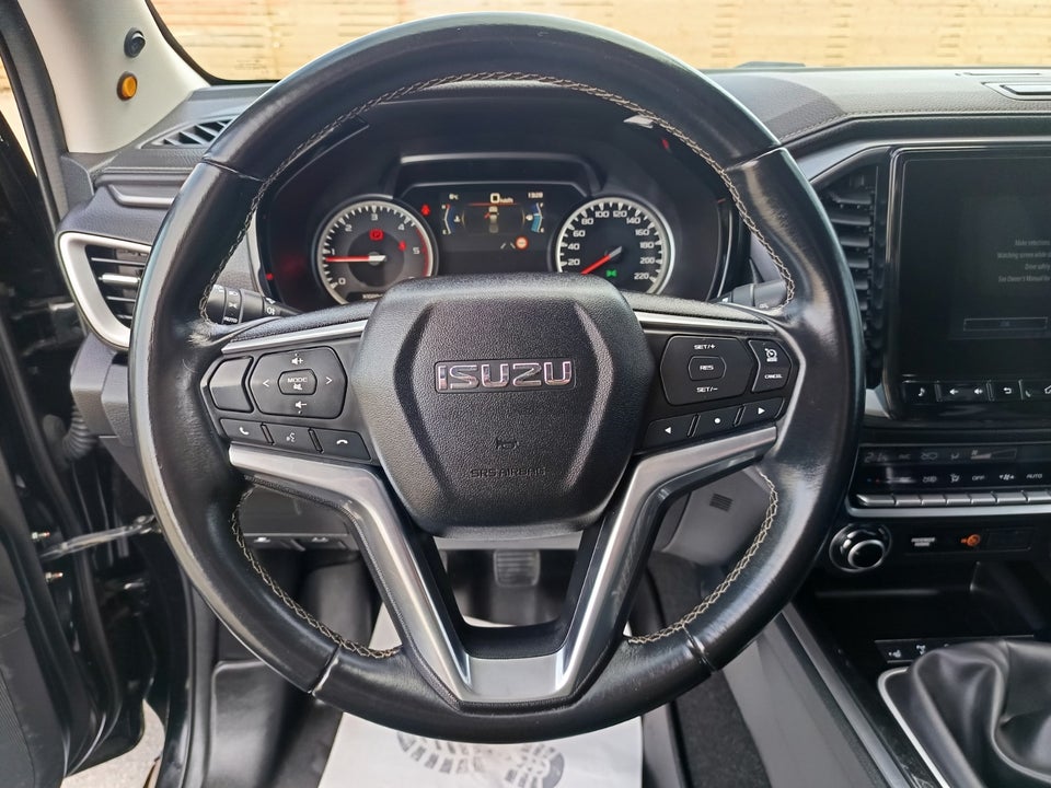 Isuzu D-Max 1,9 TD 163 Crew Cab Black Edition 4d