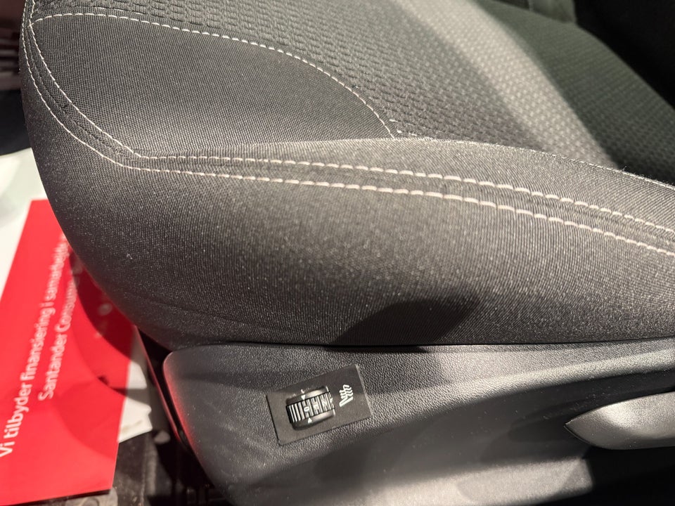 Peugeot 208 1,2 PureTech 82 Allure Sky 5d