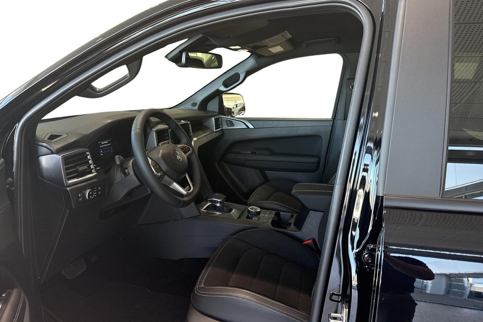 VW Amarok 3,0 TDi 240 Dark Label aut. 4Motion 4d