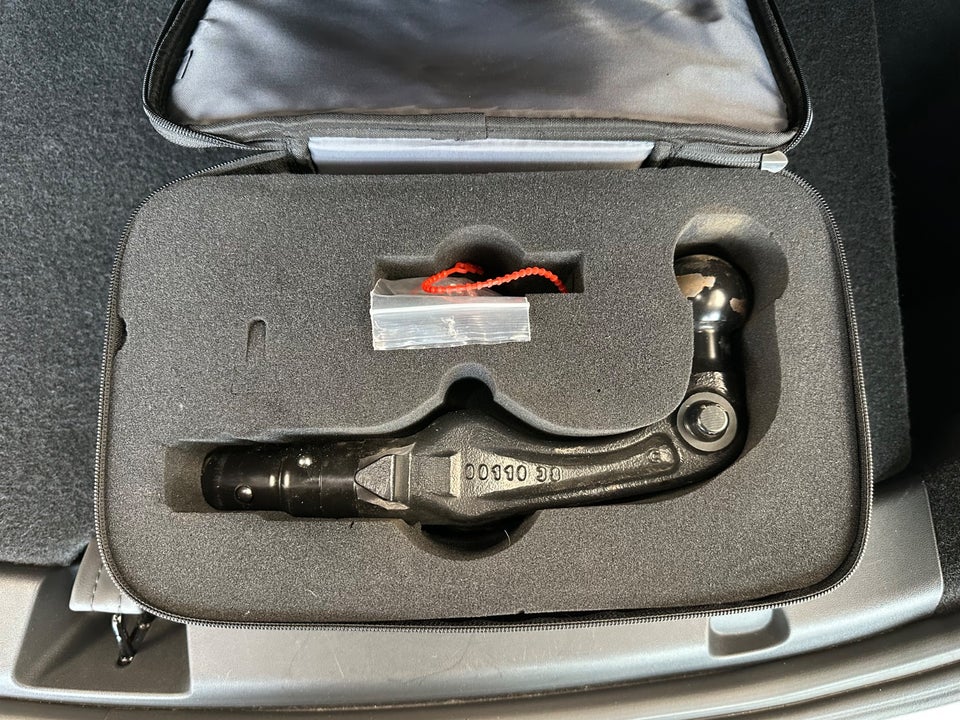 Tesla Model Y Long Range AWD 5d