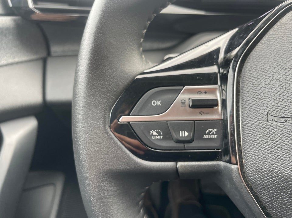 Peugeot 308 1,6 Hybrid First Selection+ EAT8 5d