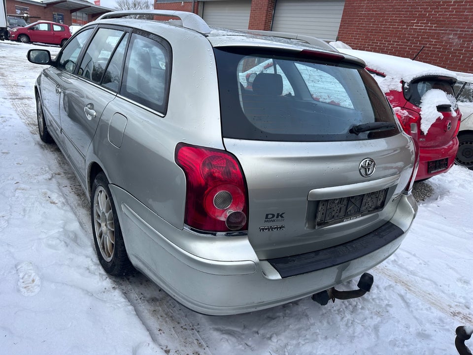 Toyota Avensis 1,8 VVT-i Elegance stc. 5d