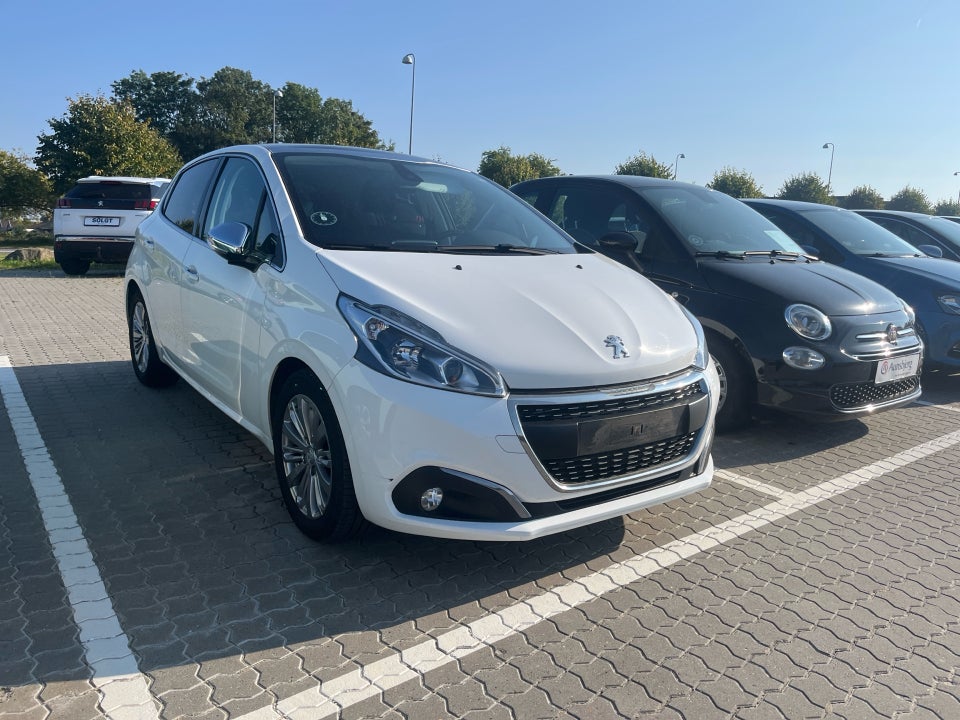 Peugeot 208 1,2 PureTech 82 Allure Sky 5d