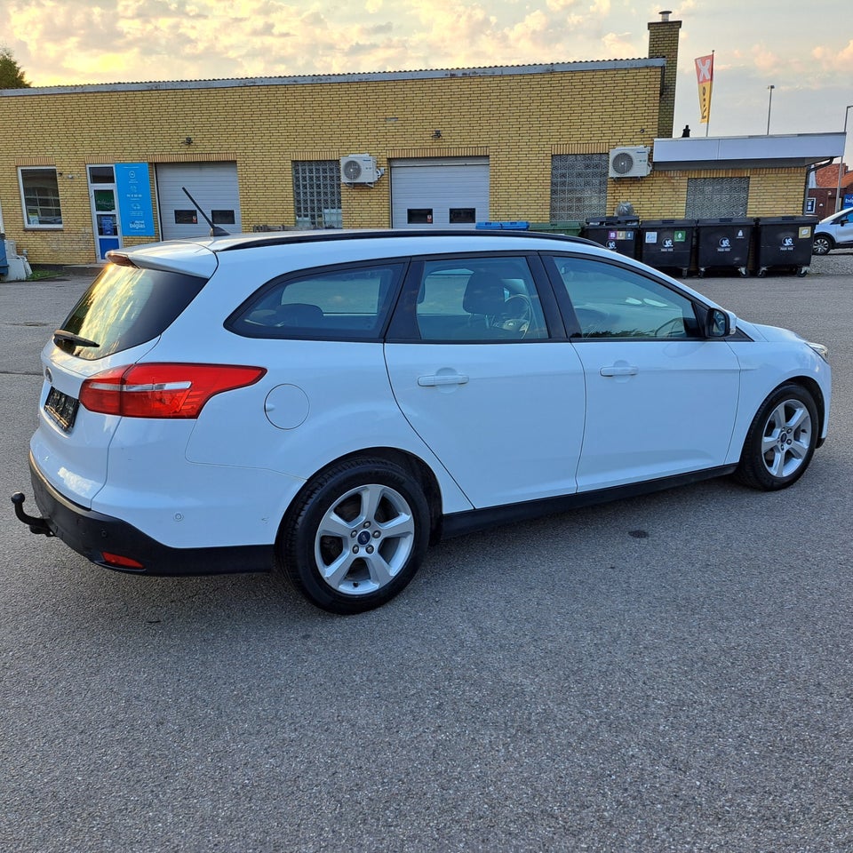 Ford Focus 1,5 TDCi 120 Business stc. 5d