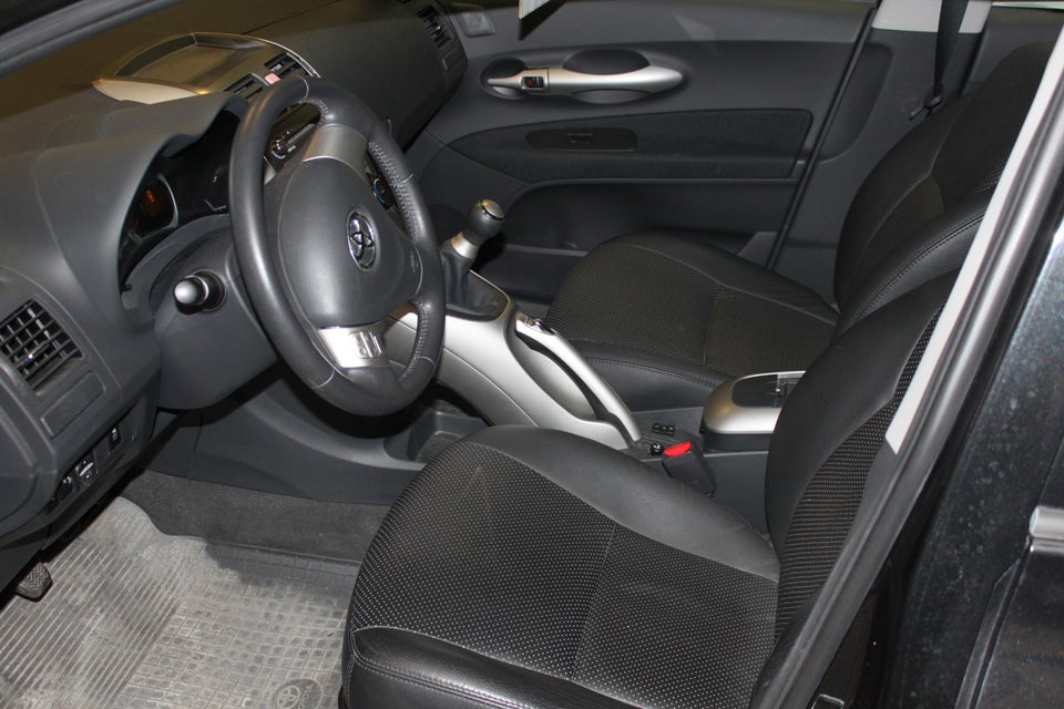 Toyota Auris 1,6 Luna+ 5d