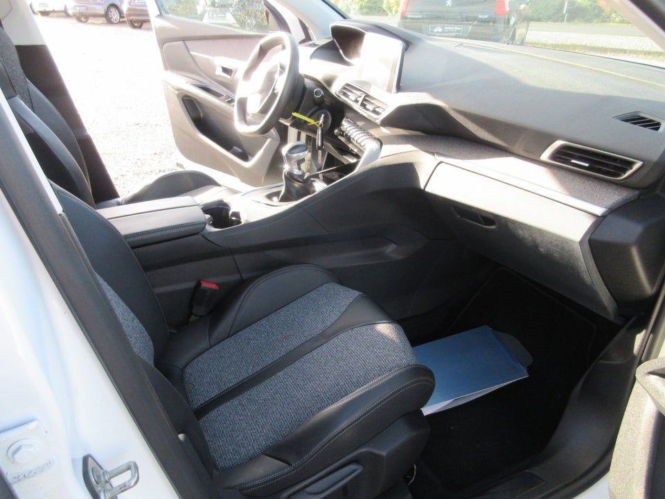 Peugeot 3008 1,5 BlueHDi 130 Allure Pack 5d