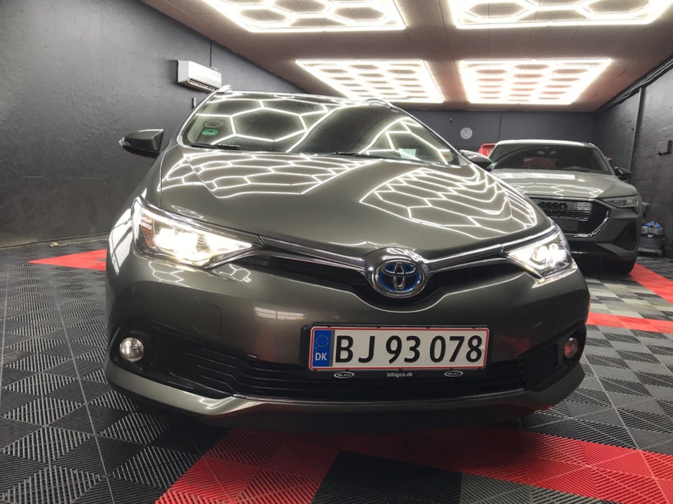 Toyota Auris 1,8 Hybrid H2 Style Touring Sports CVT 5d