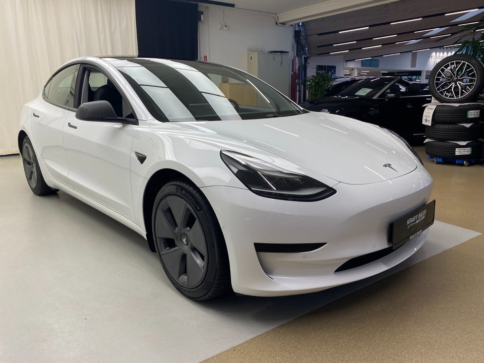 Tesla Model 3 Standard Range+ RWD 4d