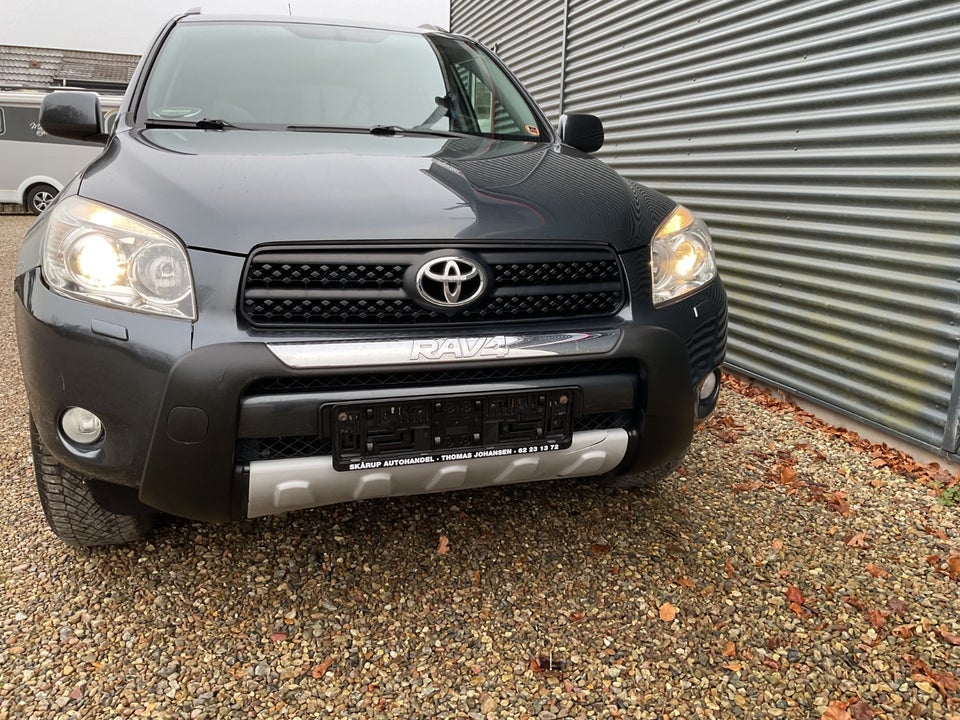Toyota RAV4 2,0 VVT-i aut. 4x4 Van 5d