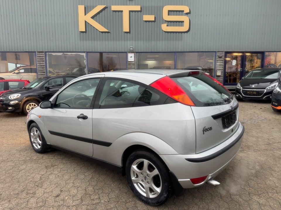 Ford Focus 1,6 Ambiente 3d