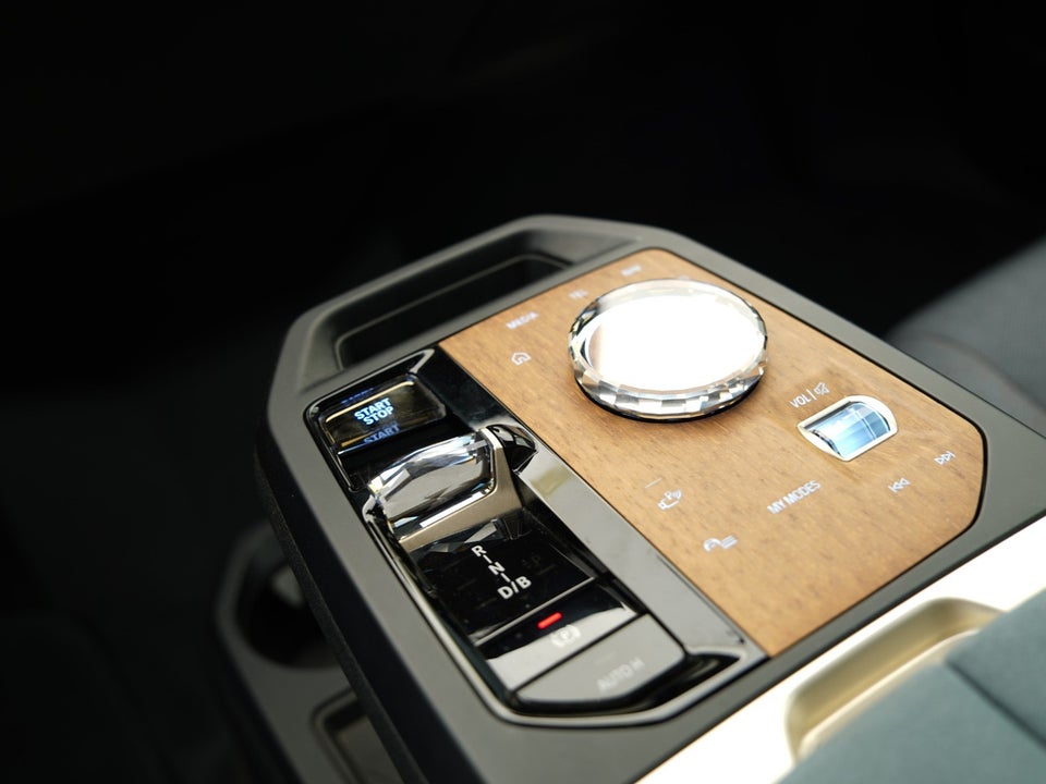 BMW iX xDrive40 Fully Charged M-Sport 5d