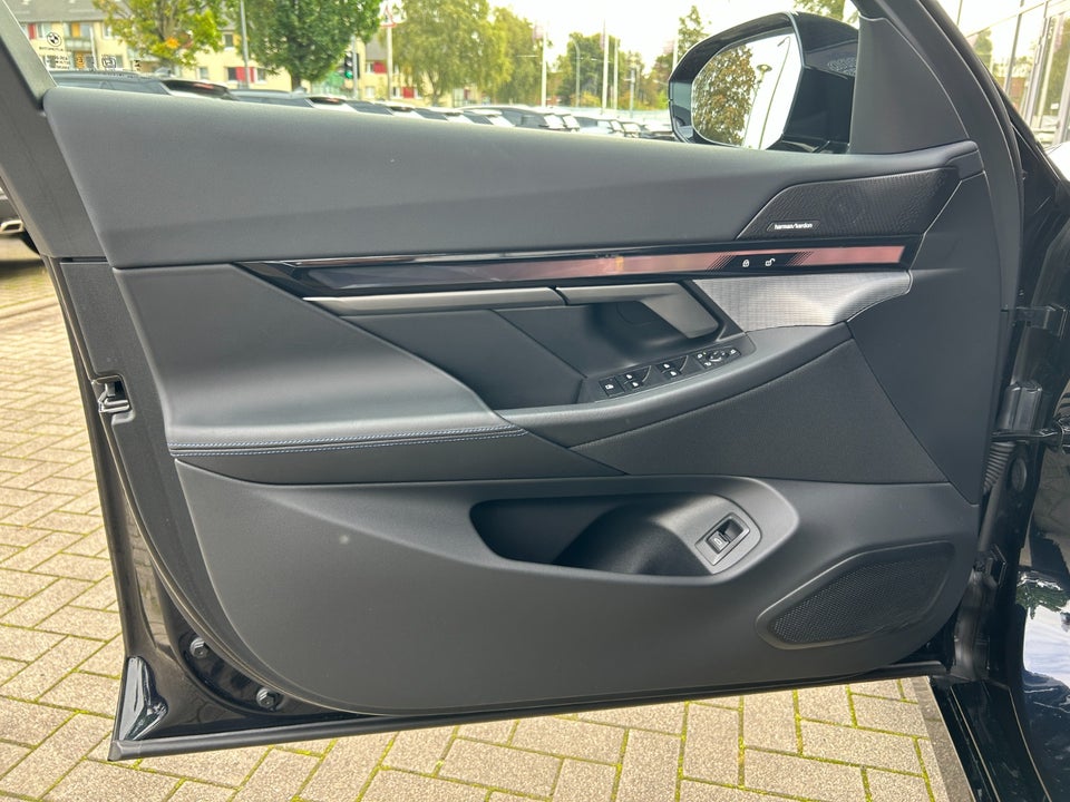 BMW i5 eDrive40 M-Sport 4d