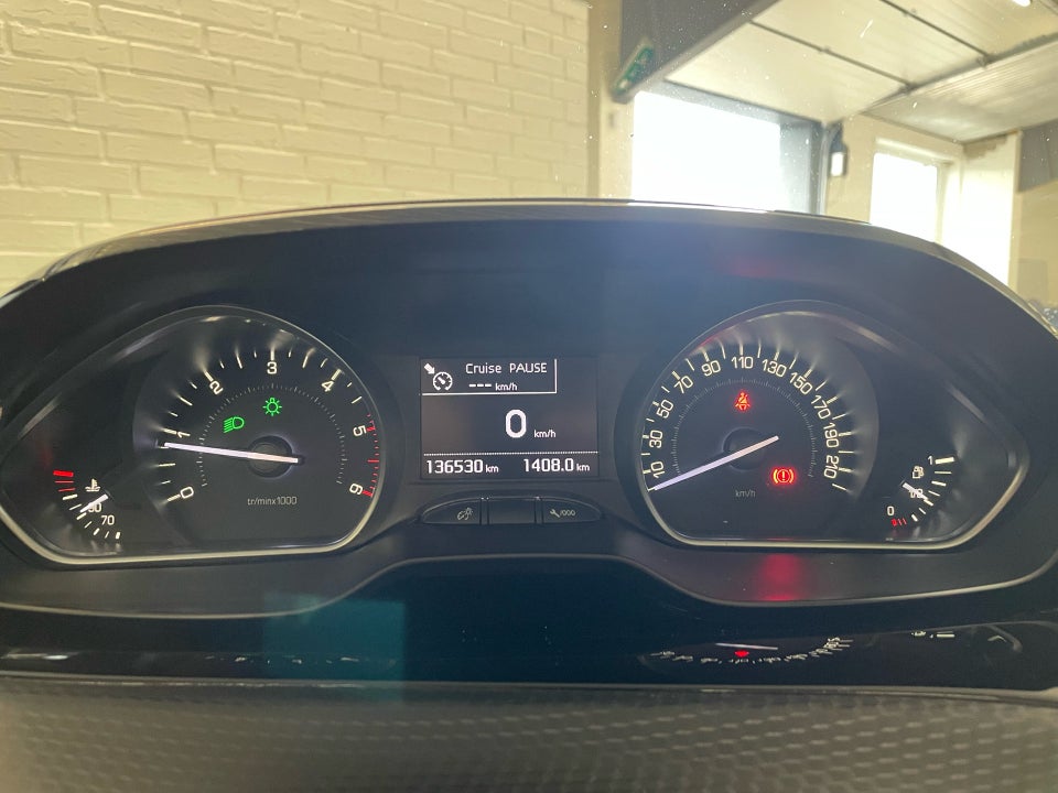 Peugeot 208 1,5 BlueHDi 100 Allure Sky 5d