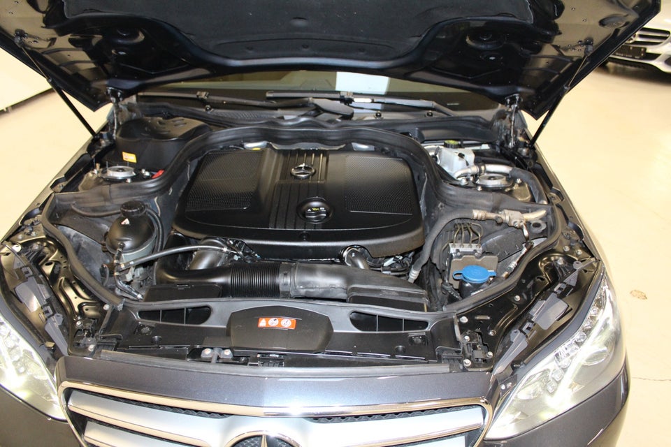 Mercedes E220 2,2 CDi Avantgarde stc. aut. 5d