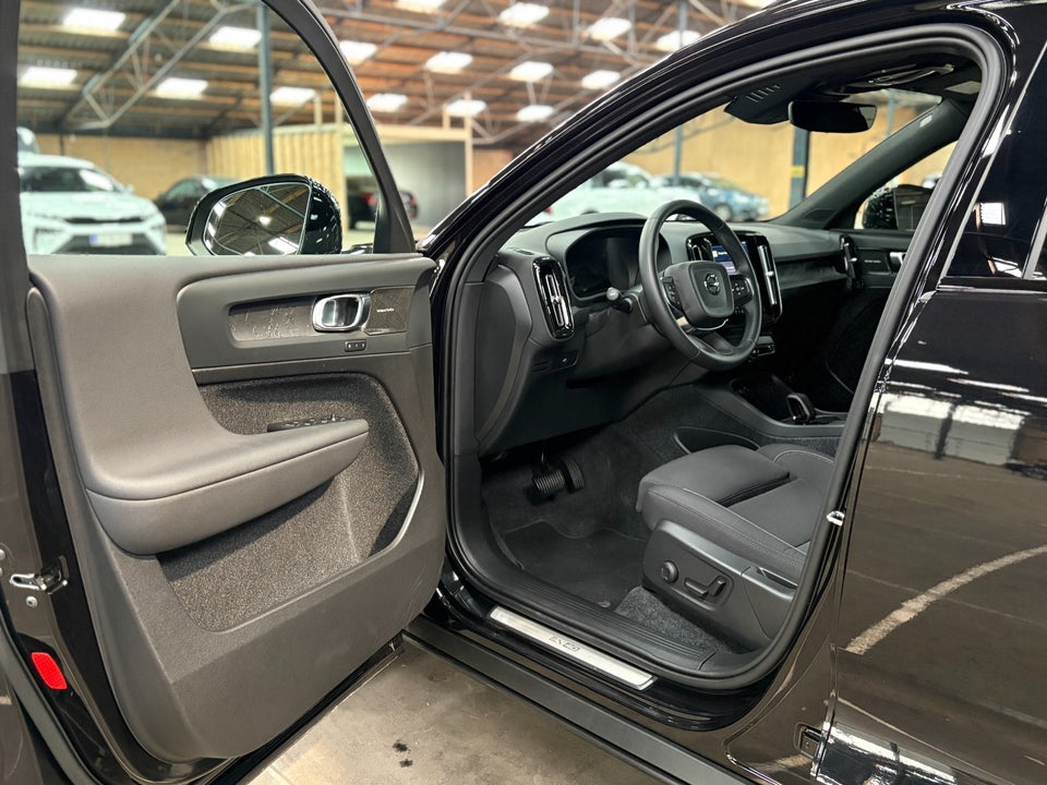Volvo EX40 Extended Range Black Edition 5d