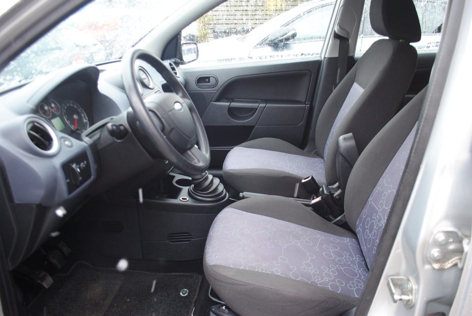 Ford Fiesta 1,3 Ambiente 5d