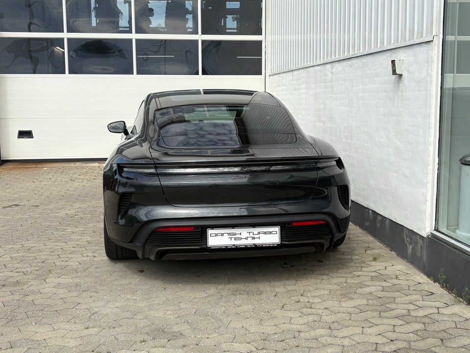 Porsche Taycan Turbo Performance+ 4d