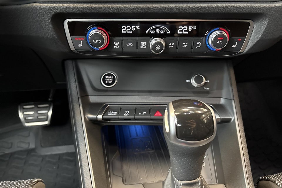 Audi Q3 45 TFSi e Attitude plus S-tr. 5d