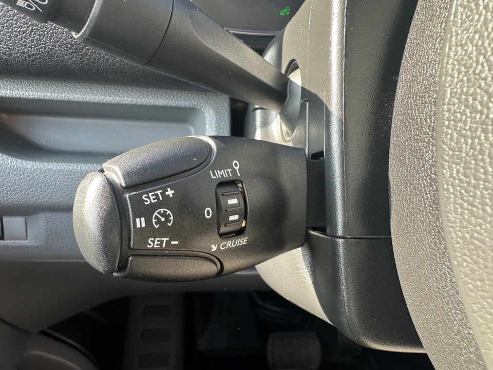 Peugeot e-Expert 75 L2 Plus Van