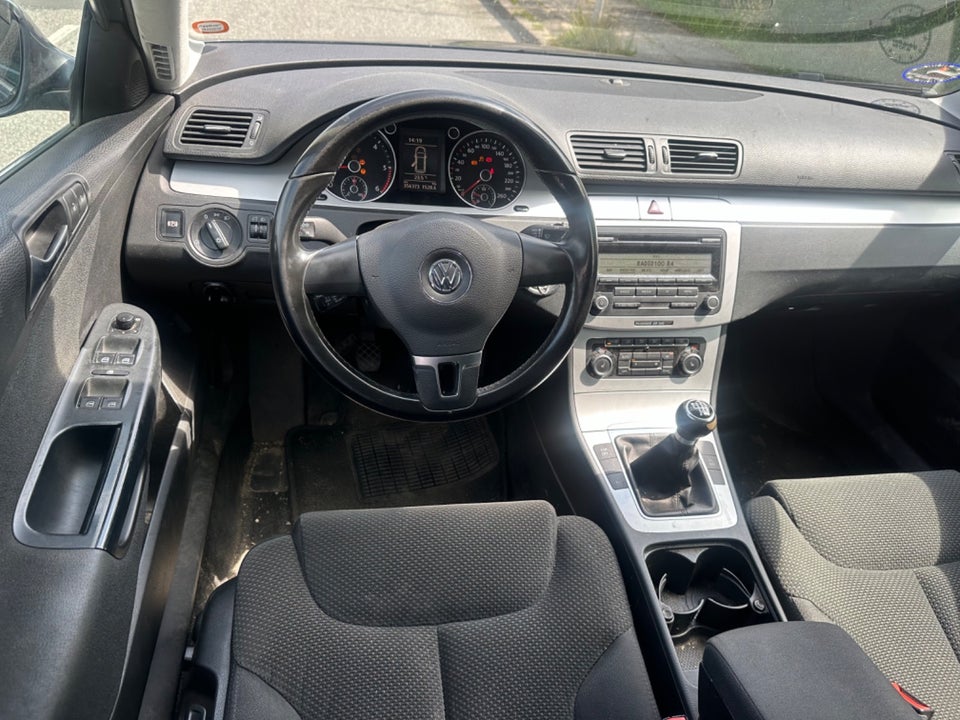 VW Passat 2,0 TDi 140 Sportline Variant BMT 5d