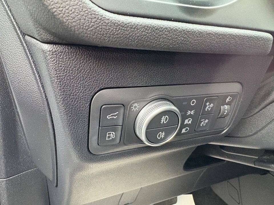 Ford Kuga 2,5 HEV Titanium X CVT 5d