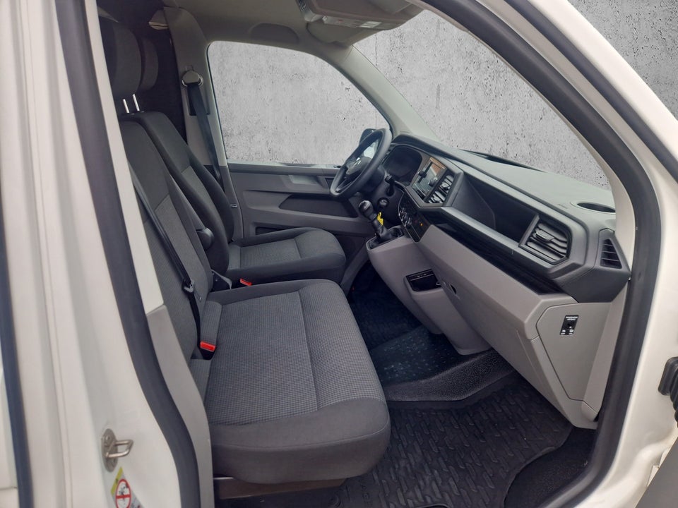 VW Transporter 2,0 TDi 110 Kassevogn lang