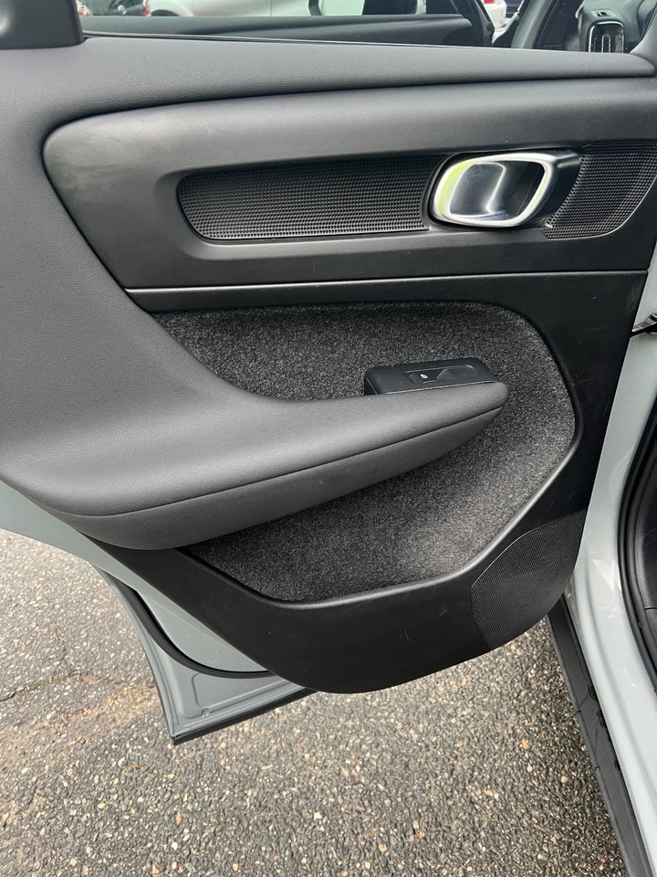 Volvo XC40 ReCharge Extended Range Plus 5d