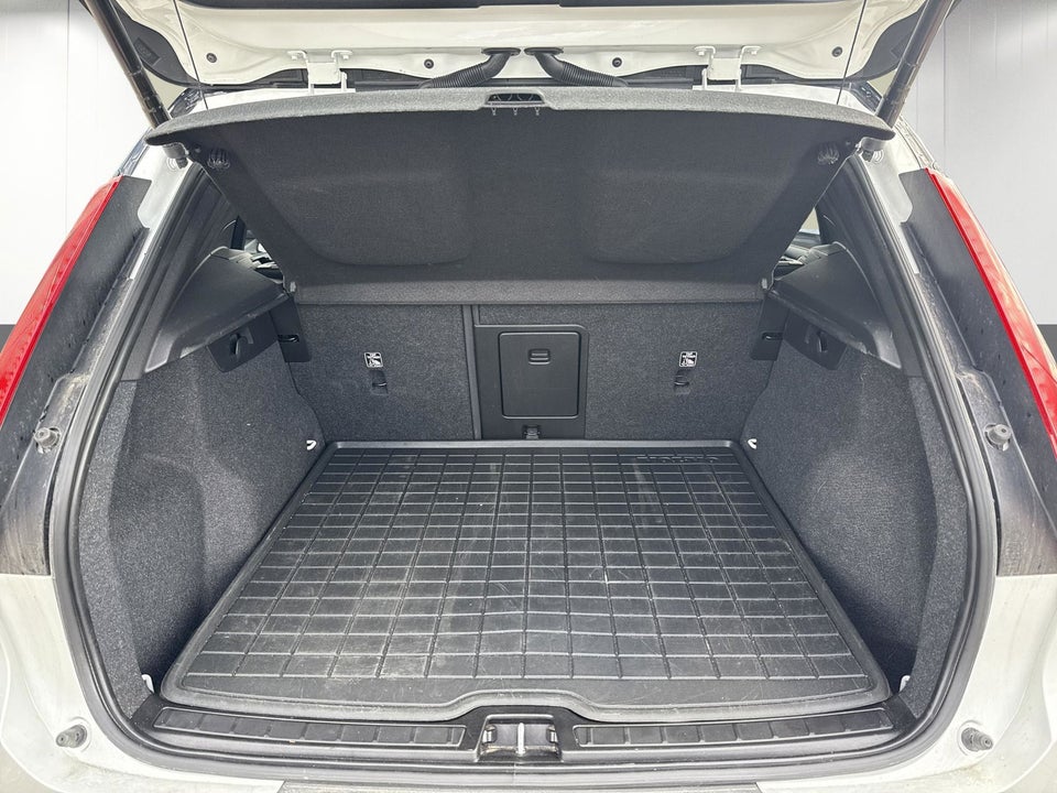 Volvo XC40 P6 ReCharge Pro 5d