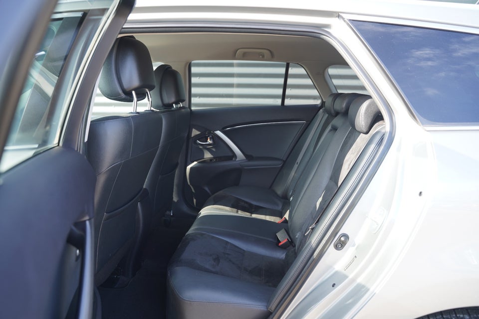 Toyota Avensis 1,8 VVT-i T2 Premium stc. 5d