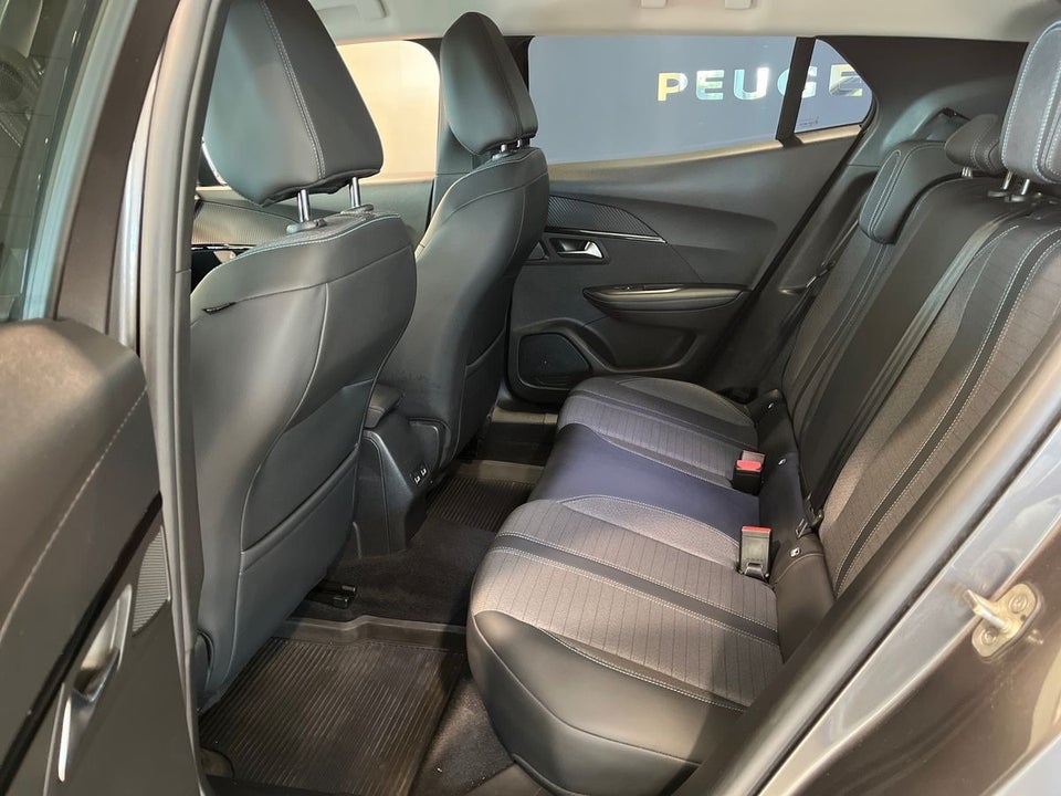 Peugeot 2008 1,2 PureTech 130 Selection Tech 5d