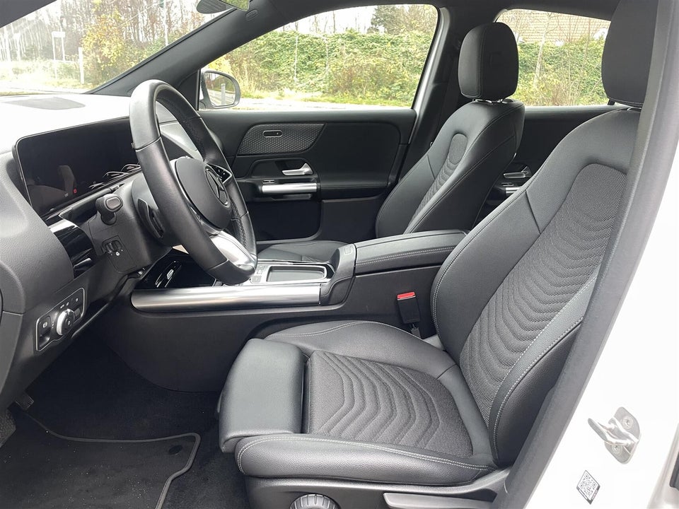 Mercedes EQA300 Progressive 4Matic 5d