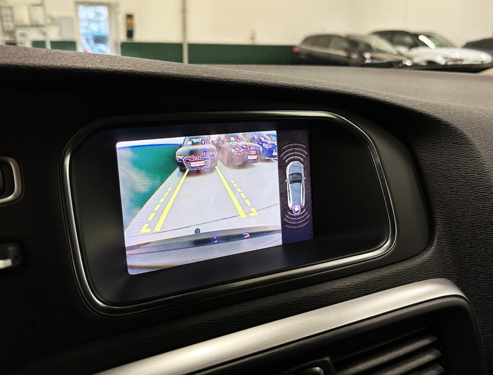 Volvo V40 CC 1,5 T3 152 Momentum aut. 5d