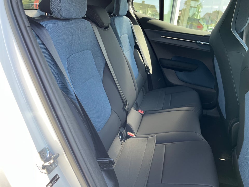 Volvo EX30 Extended Range Plus 5d