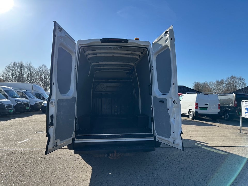 Iveco Daily 2,3 35C12 12m³ Van AG8