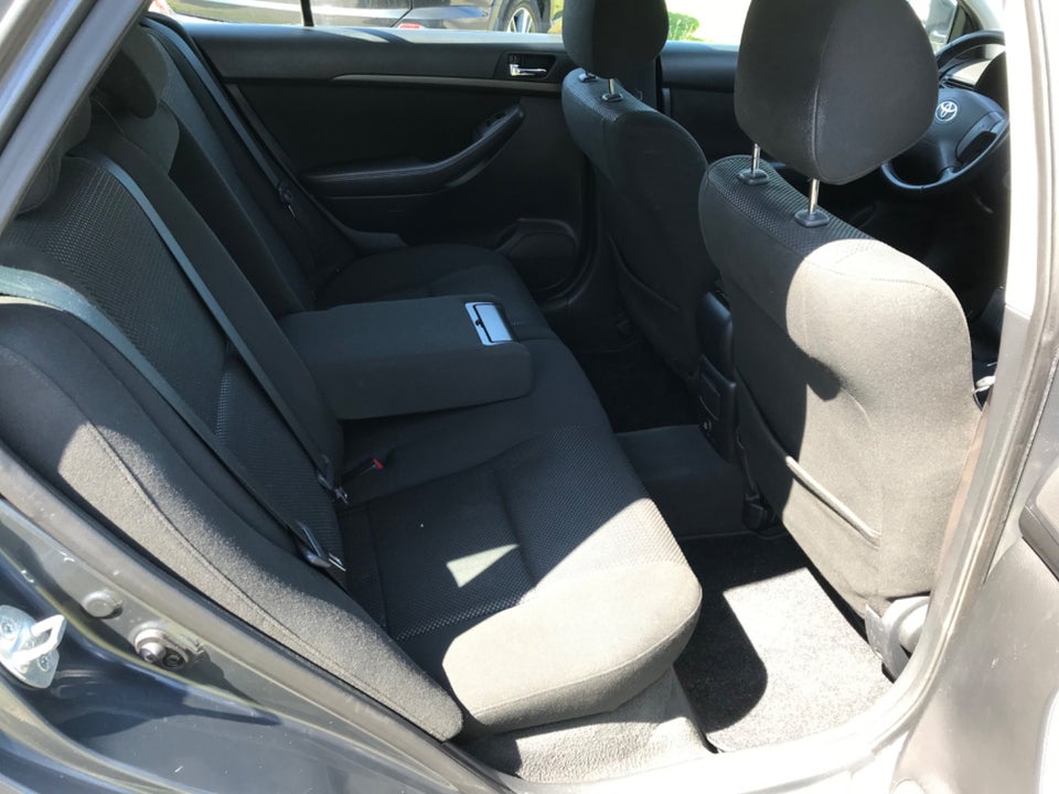 Toyota Avensis 1,8 VVT-i Sol stc. 5d