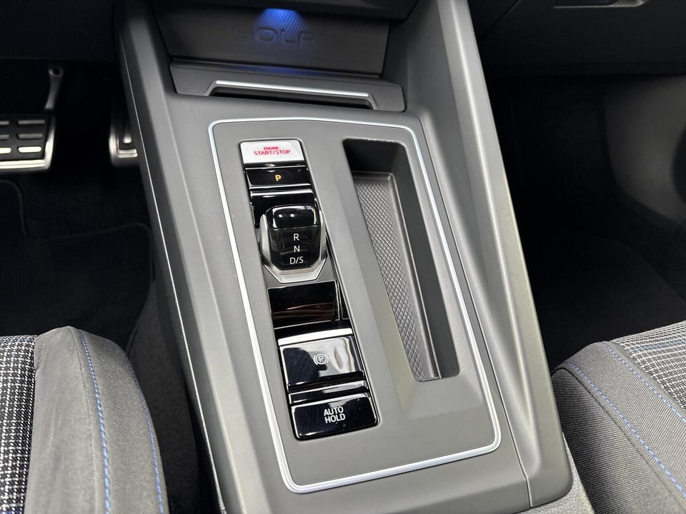 VW Golf VIII 1,4 GTE DSG 5d