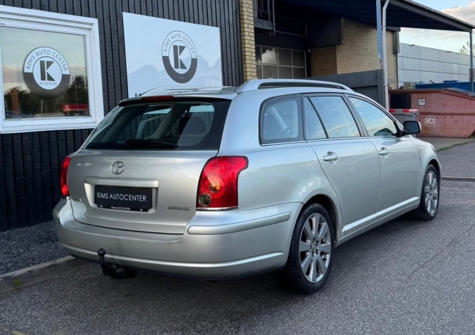 Toyota Avensis 1,8 VVT-i Terra stc. 5d