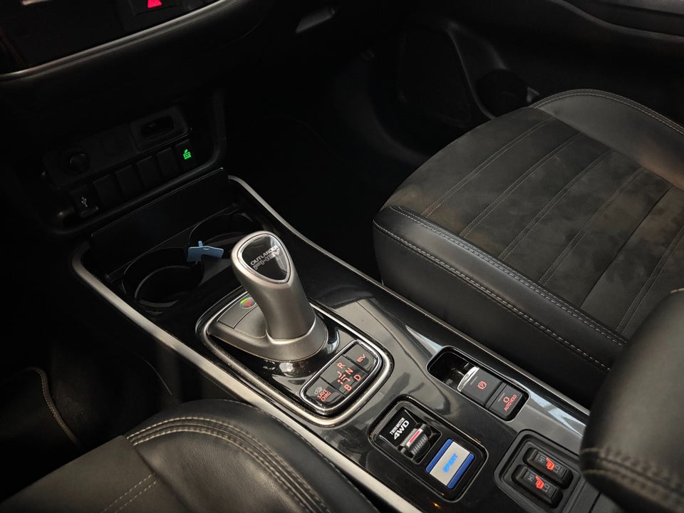 Mitsubishi Outlander 2,4 PHEV Invite CVT 4WD 5d