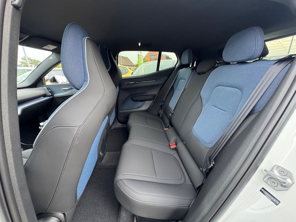 Volvo EX30 Standard Range Plus 5d