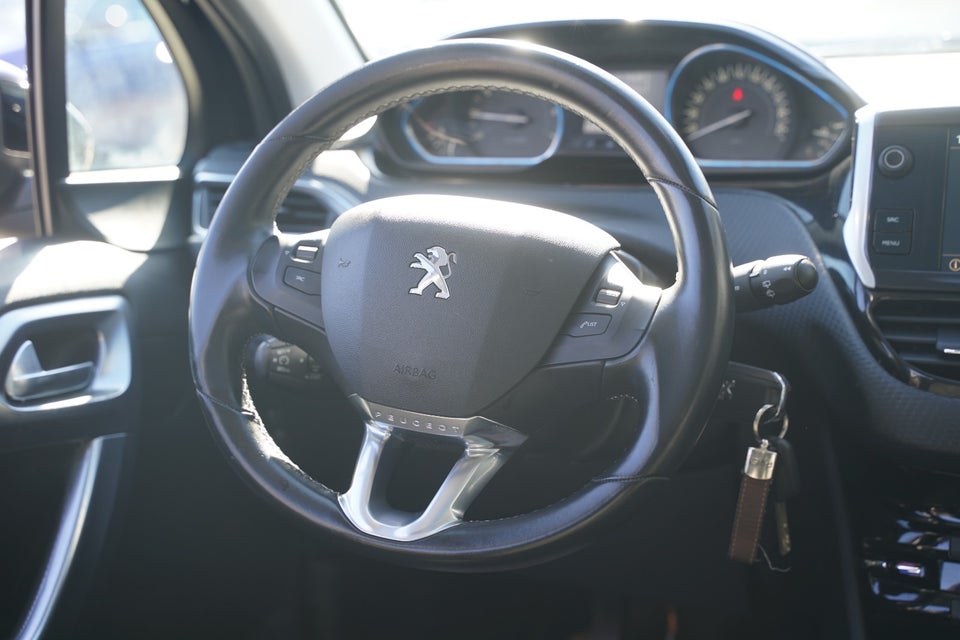 Peugeot 2008 1,2 PureTech 130 Allure Sky 5d