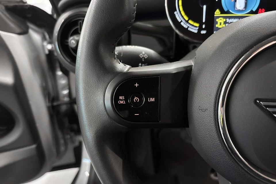 MINI Cooper SE Classic Trim 3d