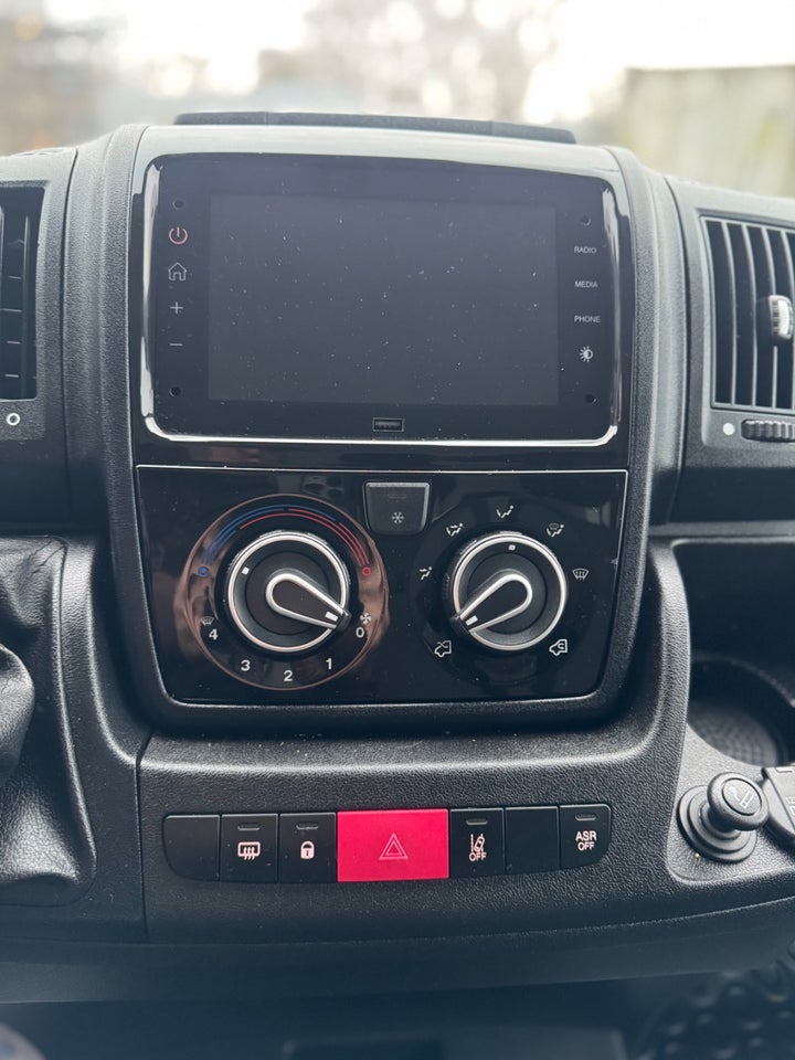 Fiat Ducato 35 2,3 MJT 160 Box m/lift 2d