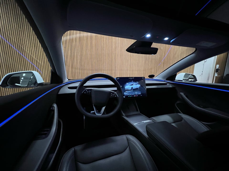 Tesla Model 3 Long Range AWD 4d