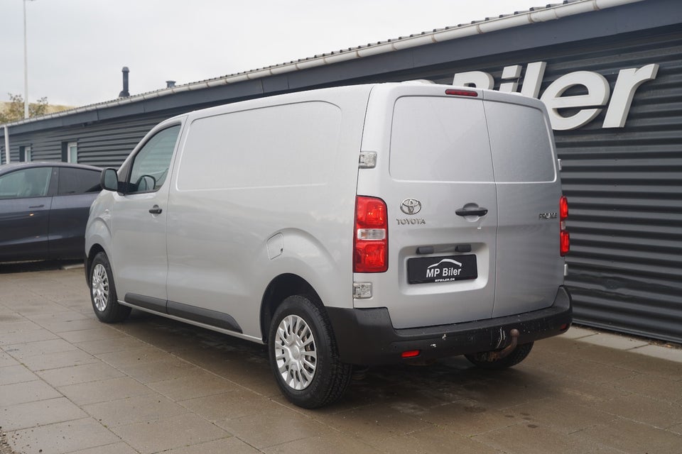 Toyota ProAce 2,0 D 120 Medium Base 5d