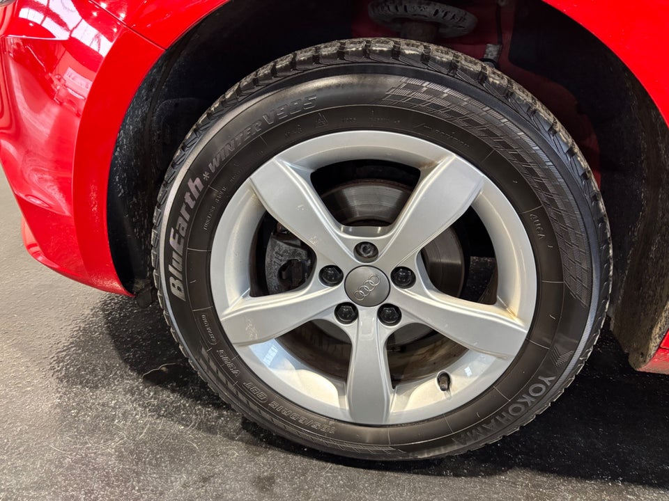 Audi A1 1,2 TFSi 86 Attraction Sportback 5d