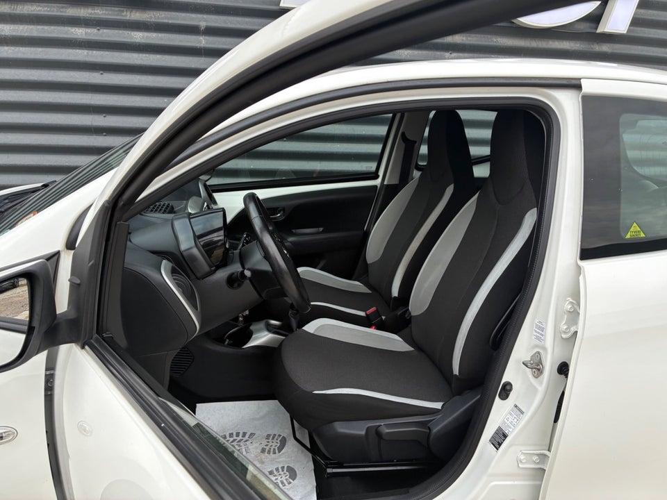 Toyota Aygo 1,0 VVT-i x-play x-touch 5d