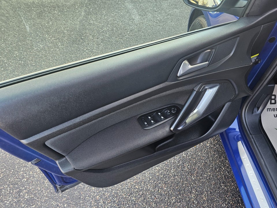 Peugeot 308 1,6 BlueHDi 120 Allure Sky 5d
