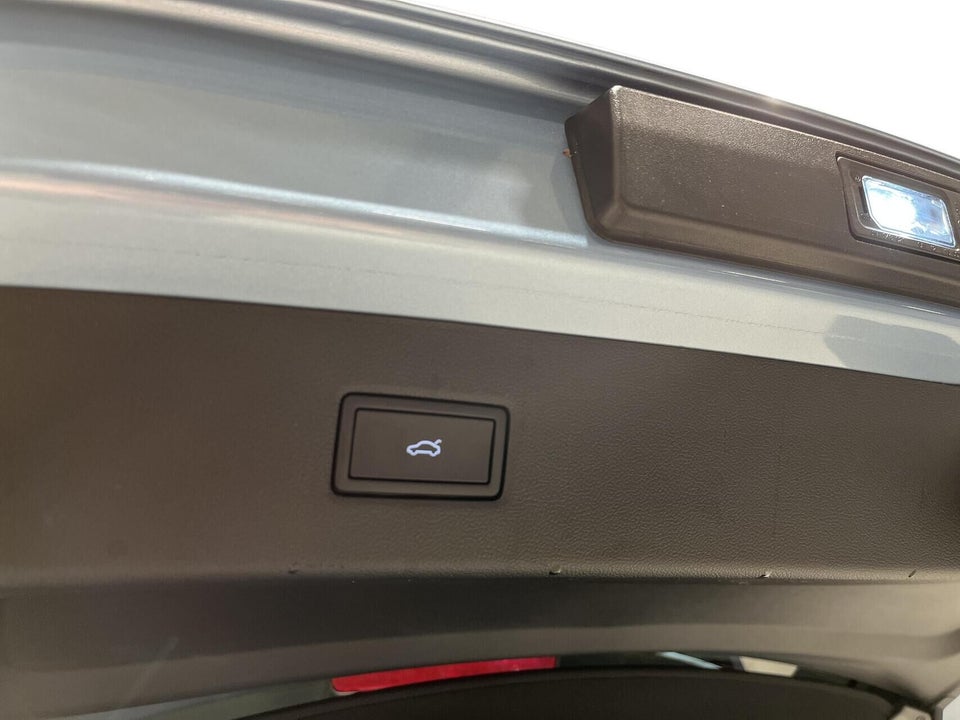 Ford Explorer 82 Premium Extended Range 5d