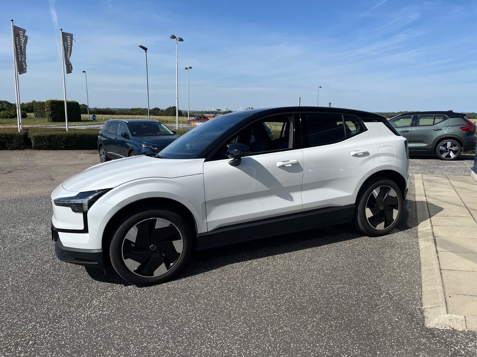 Volvo EX30 Extended Range Plus 5d