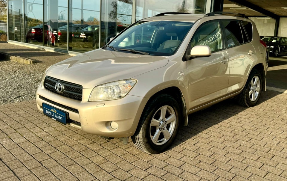 Toyota RAV4 2,2 D-4D 136 4x4 Van 5d